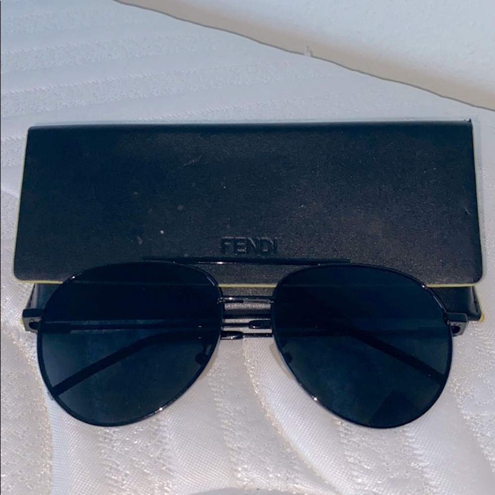 Fendi like new Aviator sunglasses made in italy